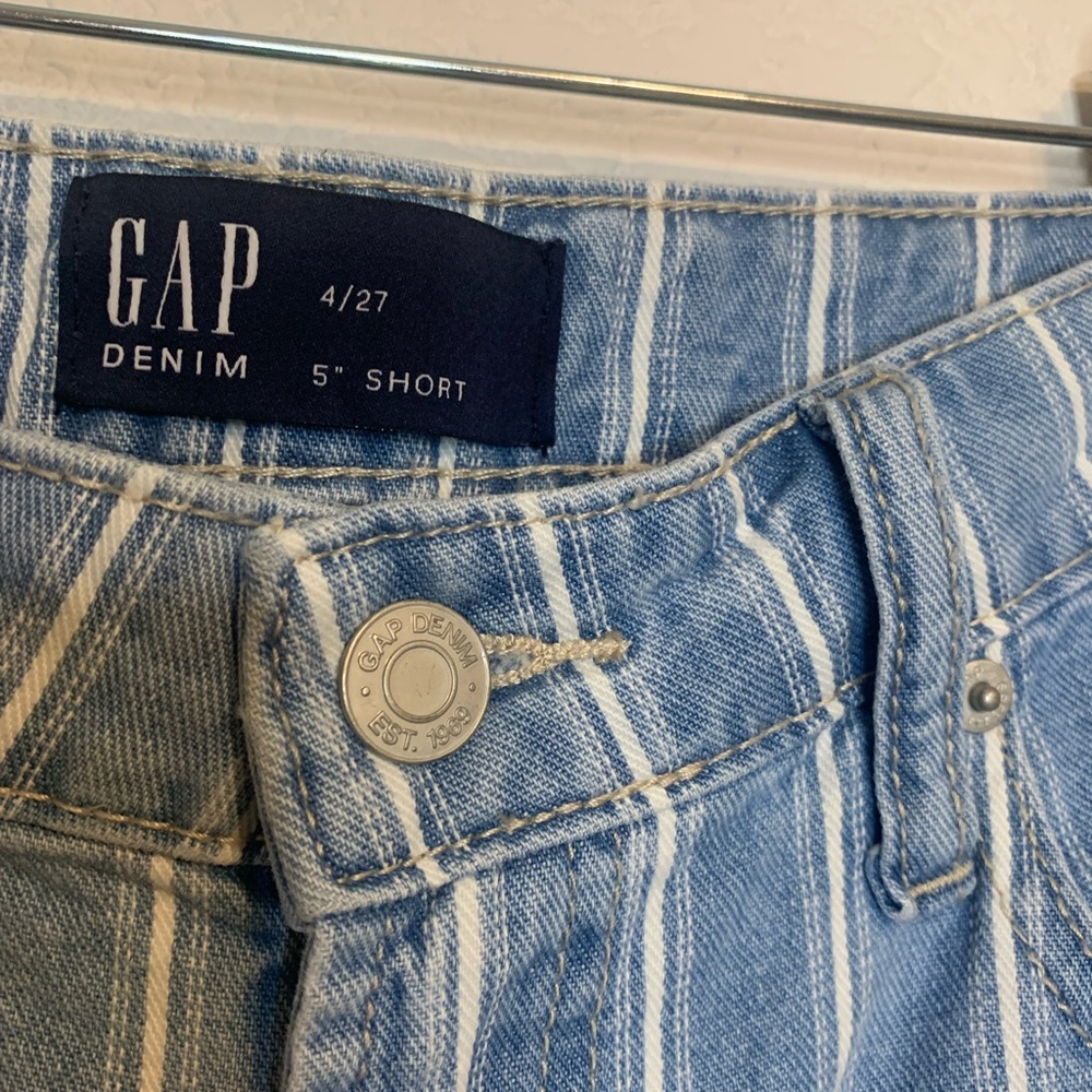 GAP Shorts Womens 4/27  Blue White Striped 5" Short Low Rise Preppy Academia - Picture 6 of 13